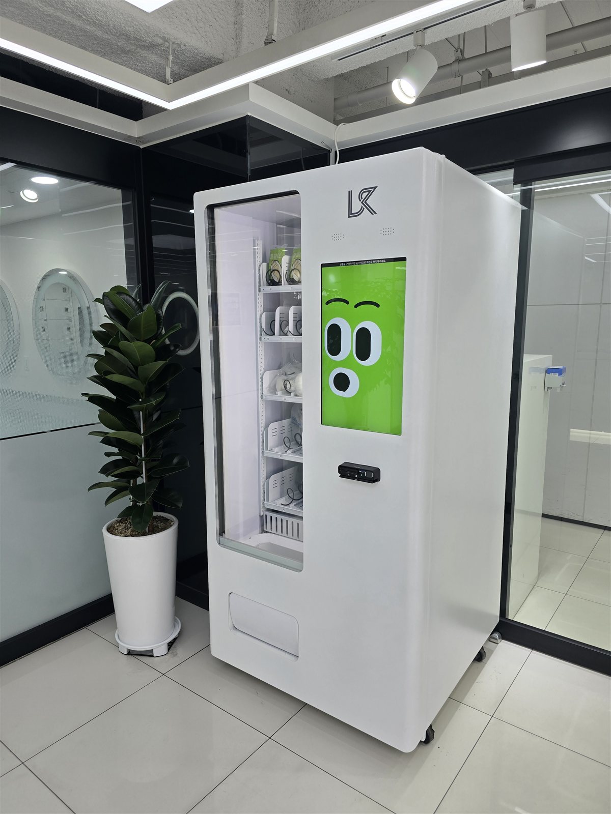 강남 올댓뷰티 무인자판기 설치 현장 측면