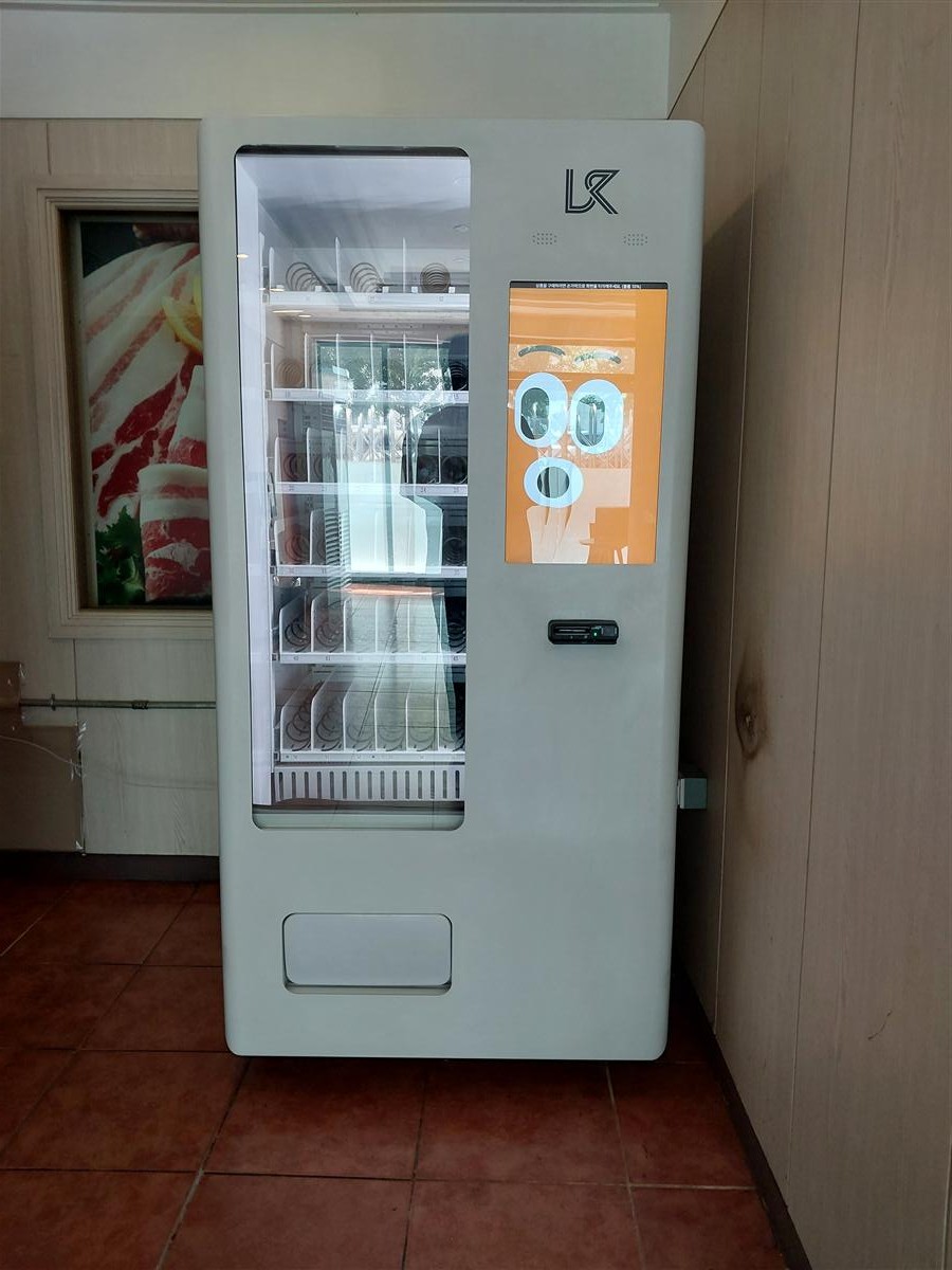 설치된 무인자판기 정면